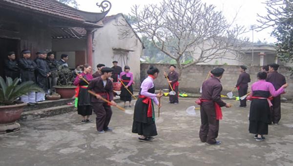 Từ ngày mồng 2 Tết trở đi, người Cao Lan sẽ tổ chức các trò chơi dân gian