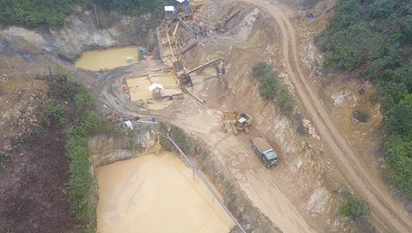 Mỏ khai thác khoáng sản của công ty TNHH Hằng Ngọc Tú vẫn ngang nhiên hoạt động dù chưa đủ các điều kiện hoạt động