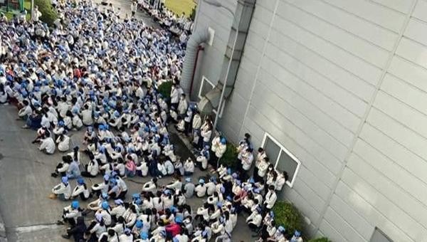2.000 công nhân Công ty TNHH Cresyn Hà Nội nghỉ việc tập thể để đòi tăng lương