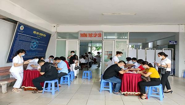 Tiêm vắc-xin phòng COVID-19 tại Bệnh viện đa khoa tỉnh Tuyên Quang 
