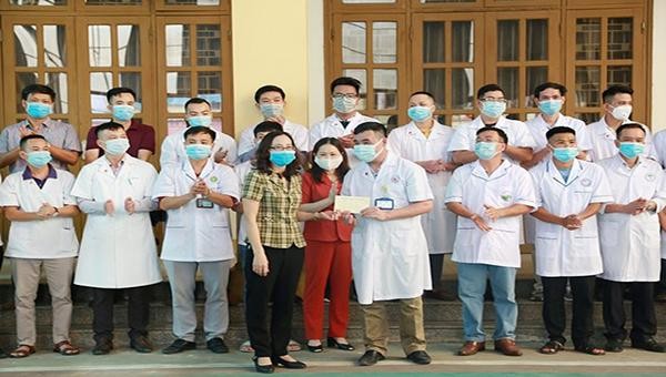 Đoàn thầy thuốc lên đường đến tăng cường cho Bắc Giang trong đợt dịch, COVID-19