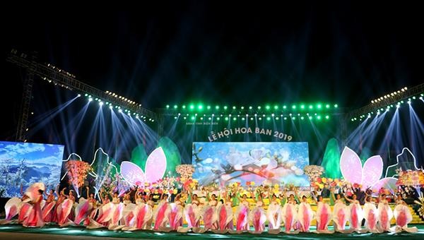 Điện Biên rực rỡ trong đêm Lễ hội Hoa Ban năm 2019