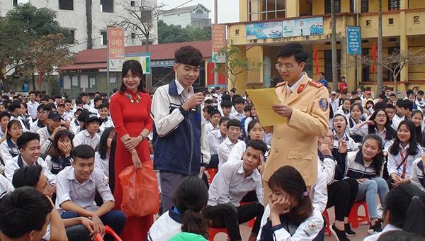 Công tác tuyên truyền tại các trường học luôn được lực lượng CSGT tỉnh Thái Nguyên chú trọng