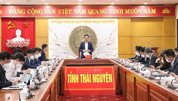Ông Trịnh Việt Hùng, Chủ tịch UBND tỉnh Thái Nguyên, phát biểu tại cuộc họp báo cáo tình hình triển khai những công trình, dự án đầu tư công năm 2022 