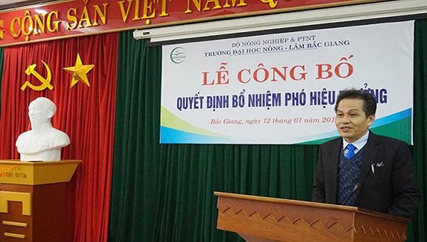 Thầy Nguyễn Quang Hà phát biểu tại Lễ công bố Quyết định bổ nhiệm Phó Hiệu trưởng