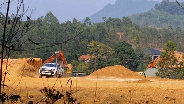 Tình trạng khai thác, vận chuyển đất trái phép đất vẫn diễn ra trên địa bàn xã Trung Mỹ, huyện Bình Xuyên