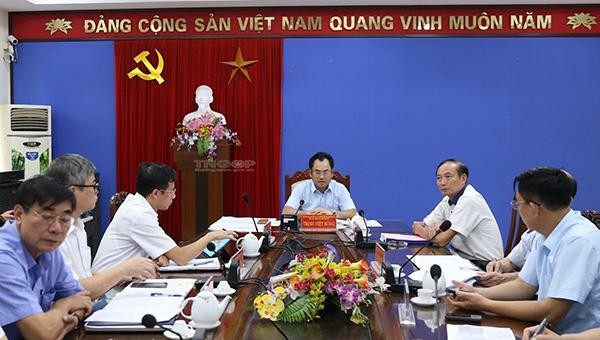 Chủ tịch UBND tỉnh Trịnh Việt Hùng cùng các lãnh đạo các sở, ban, ngành liên quan và UBND TP. Thái Nguyên trong buổi tiếp công dân định kỳ tháng 5/2022