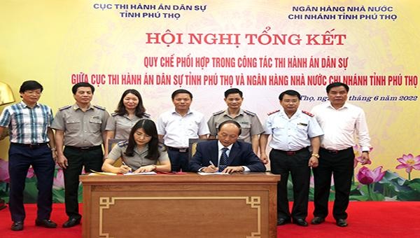 Lãnh đạo Cục THADS tỉnh Phú Thọ và Ngân hàng Nhà nước Việt Nam Chi nhánh Phú Thọ ký kết Quy chế phối hợp trong THADS