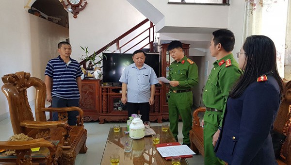 Cơ quan điều tra khám xét nơi ở của Nông Văn Chè - Giám đốc Trung tâm Y tế huyện Chi Lăng