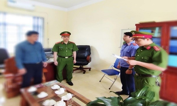 Hiệu trưởng tiểu học và THCS xã Bình Sơn bị bắt tạm giam