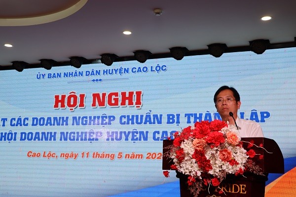 Ông Nguyễn Duy Anh, Phó Bí thư Huyện ủy, Chủ tịch UBND huyện Cao Lộc phát biểu tại hội nghị (Ảnh: Xuân Hiếu)
