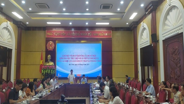 Thứ trưởng Bộ Tư pháp Mai Lương Khôi, Trưởng đoàn kiểm tra phát biểu tại buổi làm việc.