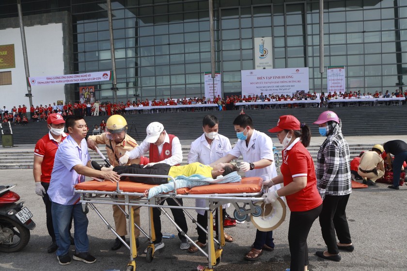 Buổi diễn tập sơ cấp cứu được thành phố Vĩnh Yên (tỉnh Vĩnh Phúc) tổ chức chuyên nghiệp (Ảnh: Lê Trang)