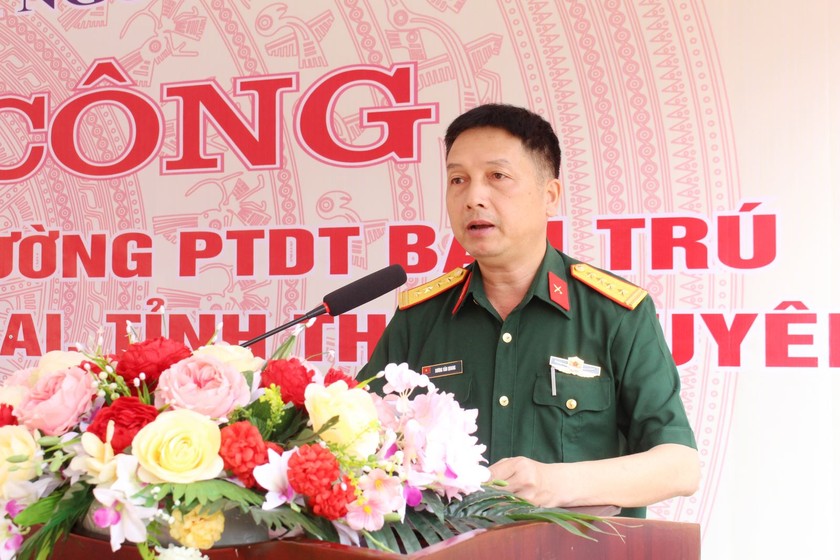 Đại tá Dương Văn Quang, Phó chủ nhiệm Chính trị Quân khu 1 phát biểu tại lễ khởi công (Ảnh: Quân khu 1)
