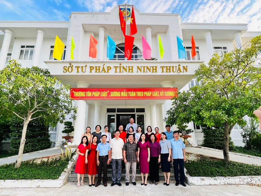Sở Tư pháp 7 tỉnh Khu vực thi đua các tỉnh trung du và miền núi phía Bắc làm việc tại Ninh Thuận (Ảnh: Sở Tư pháp Bắc Giang)