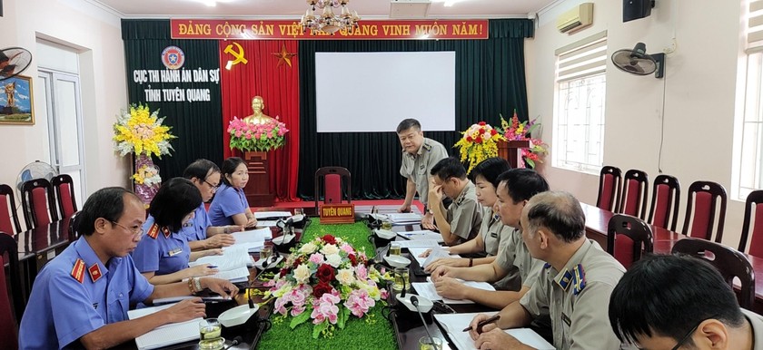 Ông Nguyễn Tuyên, Cục trưởng Cục THADS tỉnh Tuyên Quang phát biểu tại buổi làm việc.