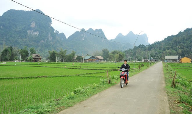 Đường nội đồng sạch đẹp của thôn Nà Chang, xã Năng Khả, huyện Na Hang (Ảnh: Lê Hanh)
