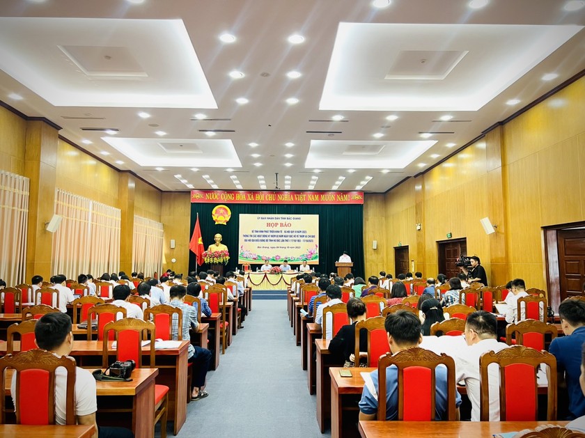 Toàn cảnh họp báo tại UBND tỉnh Bắc Giang.