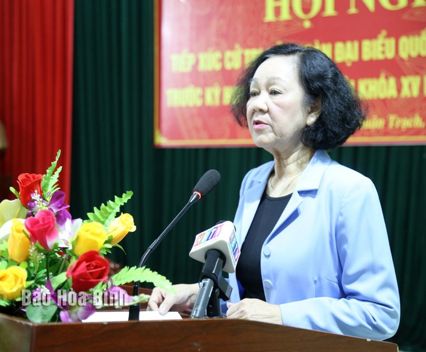 Đồng chí Trương Thị Mai, Ủy viên Bộ Chính trị, Thường trực Ban Bí thư, Trưởng Ban Tổ chức Trung Uơng phát biểu tại Hội nghị tiếp xúc cử tri (Ảnh: Báo Hòa Bình)