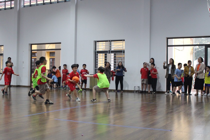 Trường Tiểu học Đống Đa, thành phố Vĩnh Yên đã tổ chức nhiều hoạt động thể thao cho các học sinh trong trường