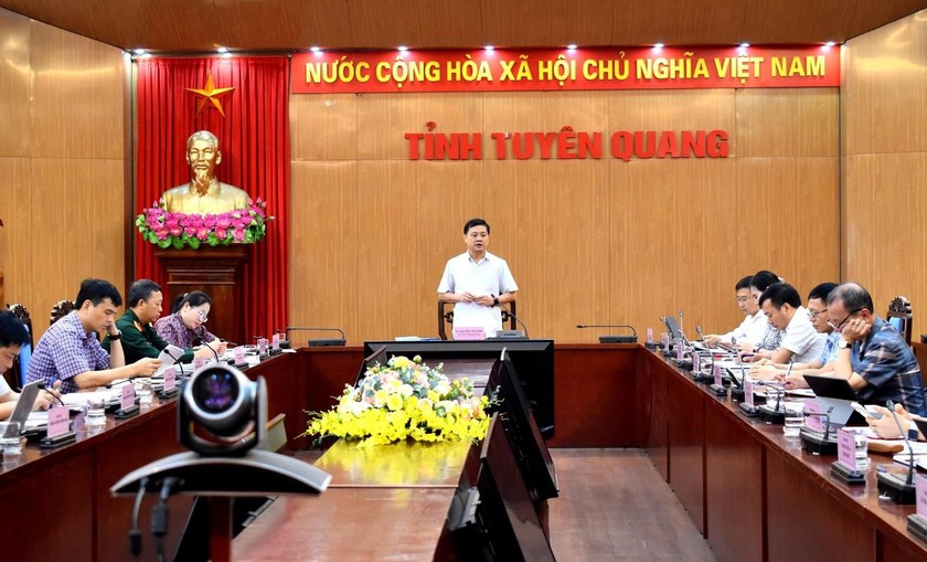 Phó Chủ tịch UBND tỉnh Nguyễn Thế Giang chủ trì cuộc họp (Ảnh: Lê Hanh)