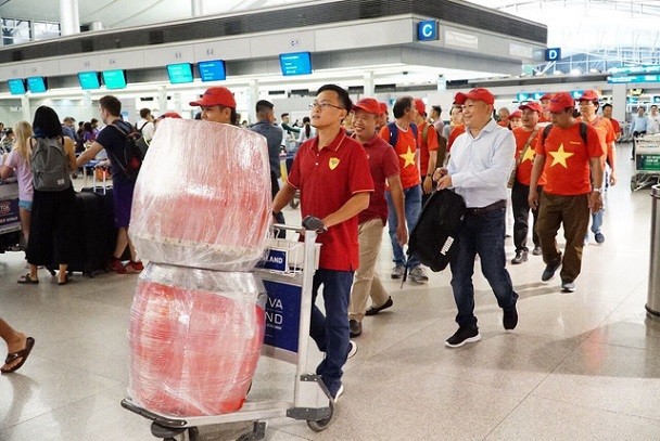 Rất đông người hâm mộ Việt Nam bay sang Indonesia để cổ động hết mình cho bóng đá nước nhà