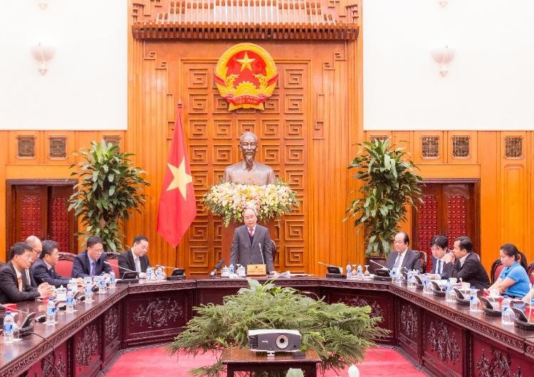 Thủ tướng Nguyễn Xuân Phúc gặp mặt, biểu dương các kỹ sư trẻ chế tạo vệ tinh MicroDragon