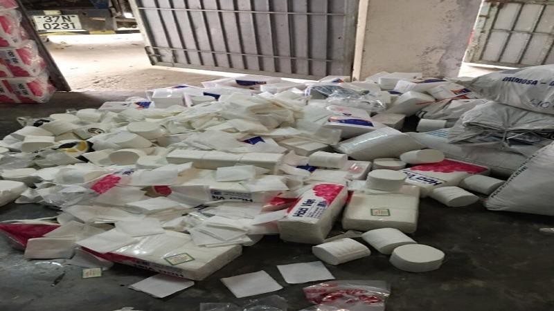Lực lượng QLTT Nghệ An thu giữ số lượng lớn giấy vệ sinh được làm giả nhãn hiệu tại cơ sở sản xuất của ông Nguyễn Anh Thắng