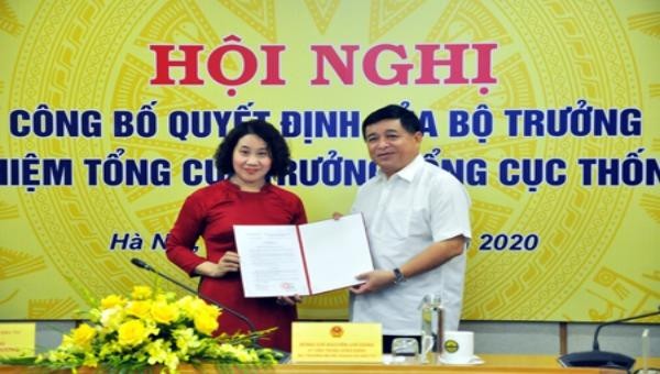 Bà Nguyễn Thị Hương vừa được bổ nhiệm giữ chức vụ Tổng cục trưởng Tổng cục Thống kê (Bộ Kế hoạch và Đầu tư). Đây cũng là nữ Tổng cục trưởng đầu tiên của ngành thống kê.