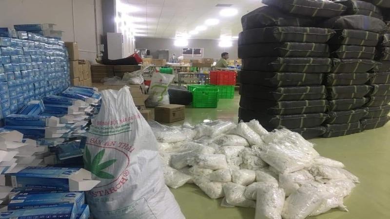 Lực lượng QLTT Hòa Bình phối hợp C05 và A03 - Bộ Công An phát hiện cơ sở đóng găng tay tái chế tại Lương Sơn, Hòa Bình