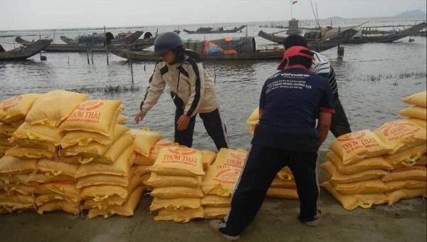 Hơn 4.065 tấn gạo dự trữ đã đến với đồng bào miền Trung.