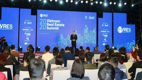 Ông Nguyễn Quốc Anh, Phó Tổng giám đốc Batdongsan.com.vn chia sẻ tại Hội nghị bất động sản Việt Nam diễn ra vào sáng 8/12, tại Hà Nội.