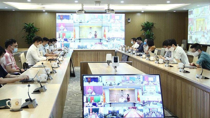 Toàn cảnh hội nghị trực tuyến “Nâng cao năng lực quản lý và thực thi triển khai chuyển đổi số và an toàn thông tin mạng tại địa phương” diễn ra sáng nay, tại Hà Nội.