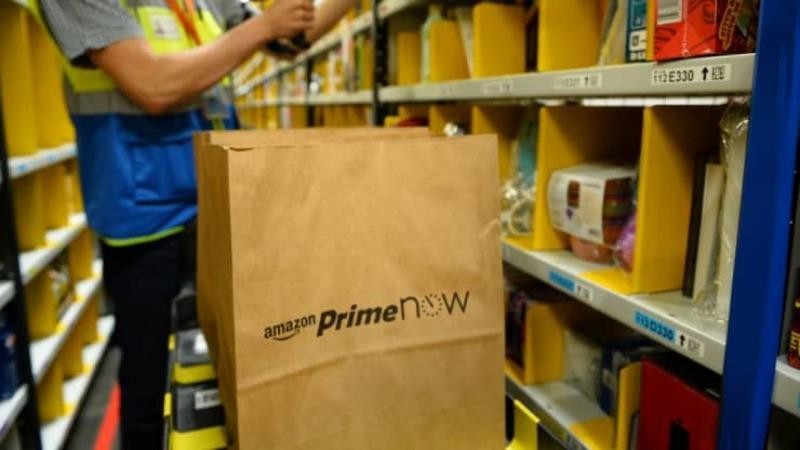 Kho hàng của Amazon ở Paris, một phần của dịch vụ ‘Prime Now’. (Ảnh: CNBC).