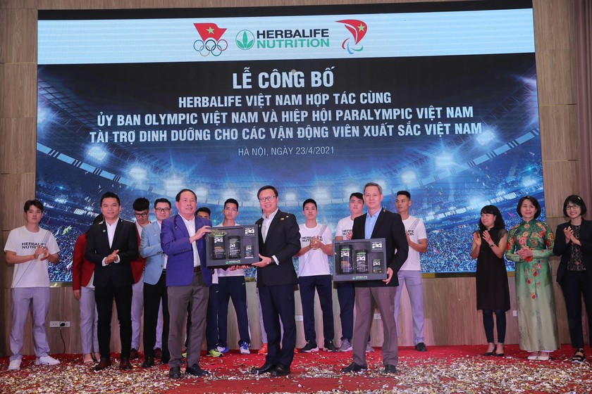 Herbalife Việt Nam tài trợ sản phẩm dinh dưỡng giai đoạn 2021-2022 cho 150 VĐV Việt Nam xuất sắc.