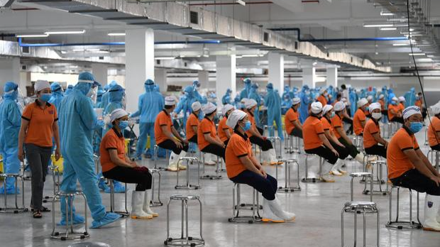 Hà Nội chuẩn bị phương án có 5.000 người mắc COVID-19 trong khu công nghiệp.