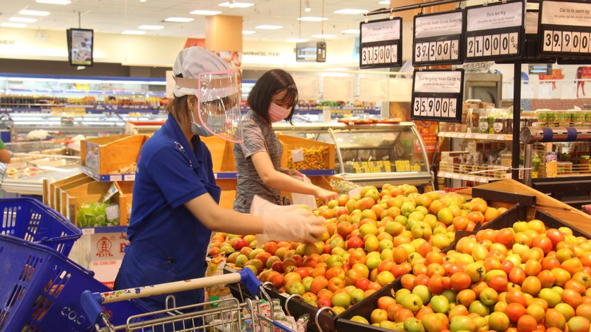 Giá các loại hàng trong siêu thị tăng do chi phí vận chuyển tăng.