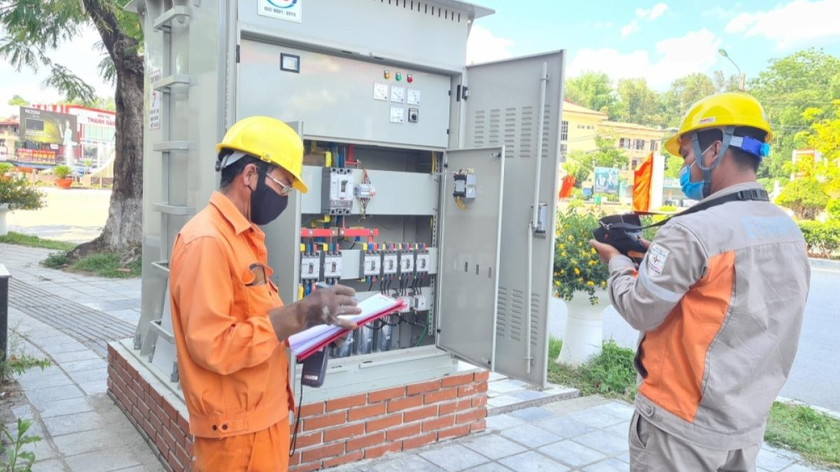 Việc giảm tiền điện đợt 4 được thực hiện theo Nghị quyết số 83/NQ-CP của Chính phủ và các hướng dẫn của Bộ Công Thương, Tập đoàn Điện lực Việt Nam.