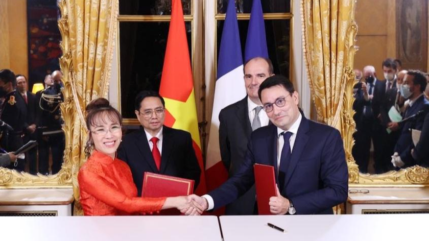 Vietjet và Safran ký kết thoả thuận hợp tác chiến lược toàn diện dưới sự chứng kiến của Thủ tướng Chính phủ Việt Nam Phạm Minh Chính, Thủ tướng Cộng hoà Pháp Jean Castex, và lãnh đạo cấp cao của 2 nước.