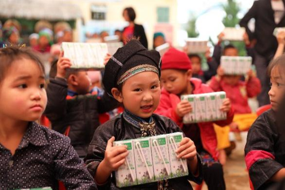 Trong 14 năm qua chương trình Quỹ sữa Vươn cao Việt Nam đã trao tặng sữa cho hơn 479.000 trẻ em có hoàn cảnh khó khăn trên cả nước.