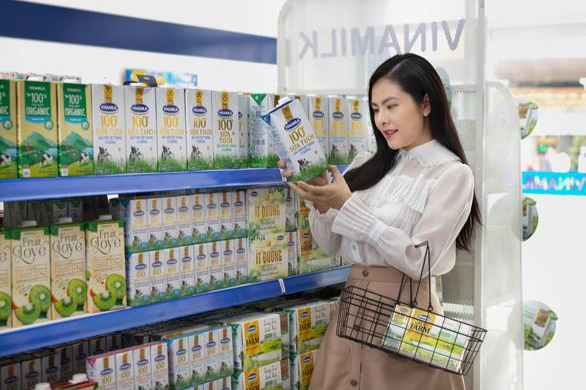 Tại các cửa hàng Vinamilk Giấc Mơ Sữa Việt, Vân Trang có thể tìm thấy mọi sản phẩm dinh dưỡng cho tất cả thành viên trong gia đình mình.