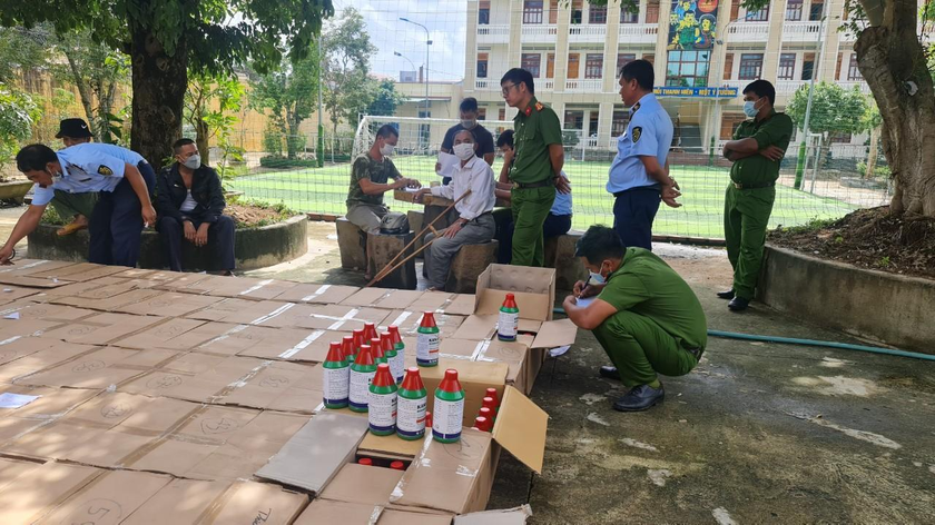 Lực lượng quản lý thị trường tỉnh Gia Lai tạm giữ 2.000 chai thuốc trừ cỏ nhãn hiệu KANUP có hoạt chất Glyphosate IPA Salt. 