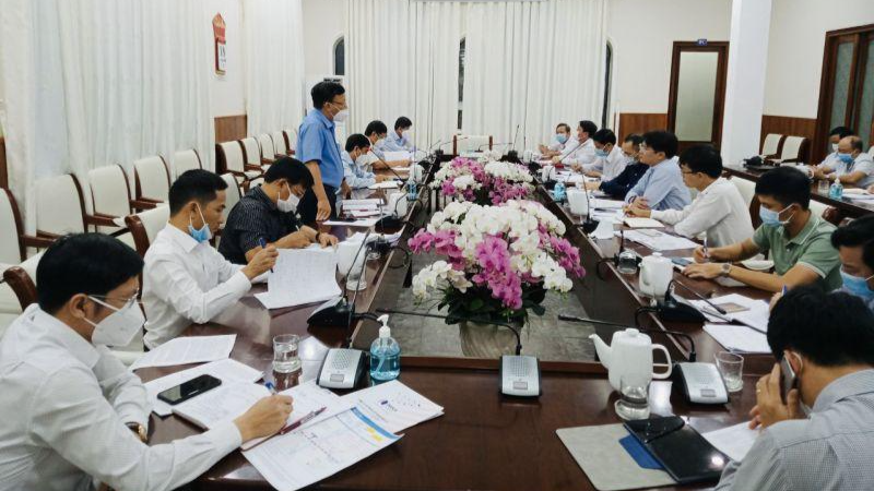 Ông Lê Huyền - Phó Chủ tịch UBND tỉnh chủ trì làm việc với Nhà đầu tư để gỡ khó về vật liệu thi cho cao tốc Cam Lâm - Vĩnh Hảo.