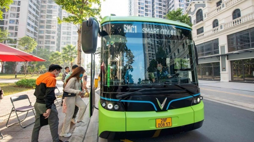 Các tuyến xe buýt điện thông minh VinBus là phương tiện di chuyển thuận tiện của cư dân Vinhomes Smart City.