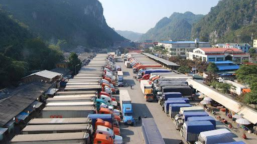Khẩn trương khắc phục tình trạng ùn tắc hàng hóa tại các cửa khẩu biên giới phía Bắc.