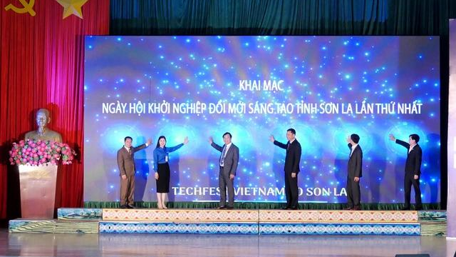 Nghi thức khởi động các hoạt động của Ngày hội Khởi nghiệp đổi mới sáng tạo tỉnh Sơn La lần thứ nhất (Techfest Sơn La 2022).