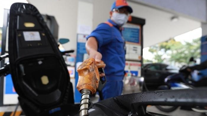 Giá xăng dầu đồng loạt giảm từ 15h chiều nay - 1/7. 