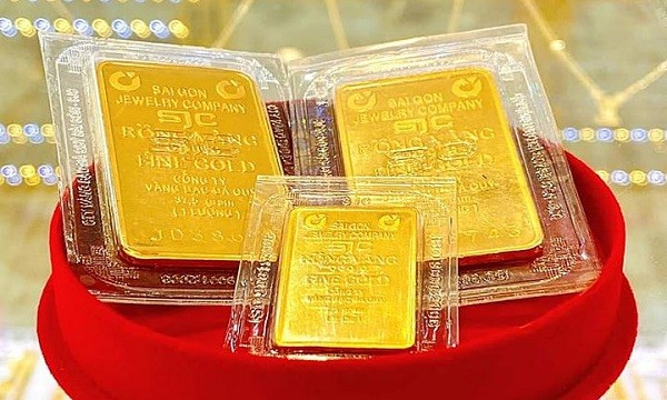 Mở đầu phiên giao dịch sáng nay, giá vàng SJC giảm 100.000 đồng/lượng. 