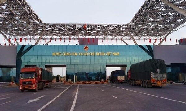 Cửa khẩu Đông Hưng (cầu Bắc Luân 2 - phía Việt Nam là cửa khẩu Móng Cái, tỉnh Quảng Ninh) trở thành cửa khẩu đường bộ được phép nhập khẩu lương thực của Quảng Tây, Trung Quốc.