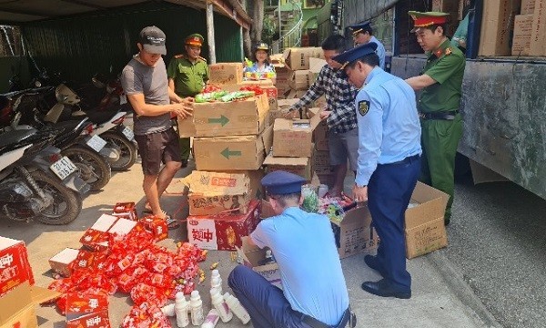 Số hàng hóa bị lực lượng chức năng tỉnh Nghệ An thu giữ.